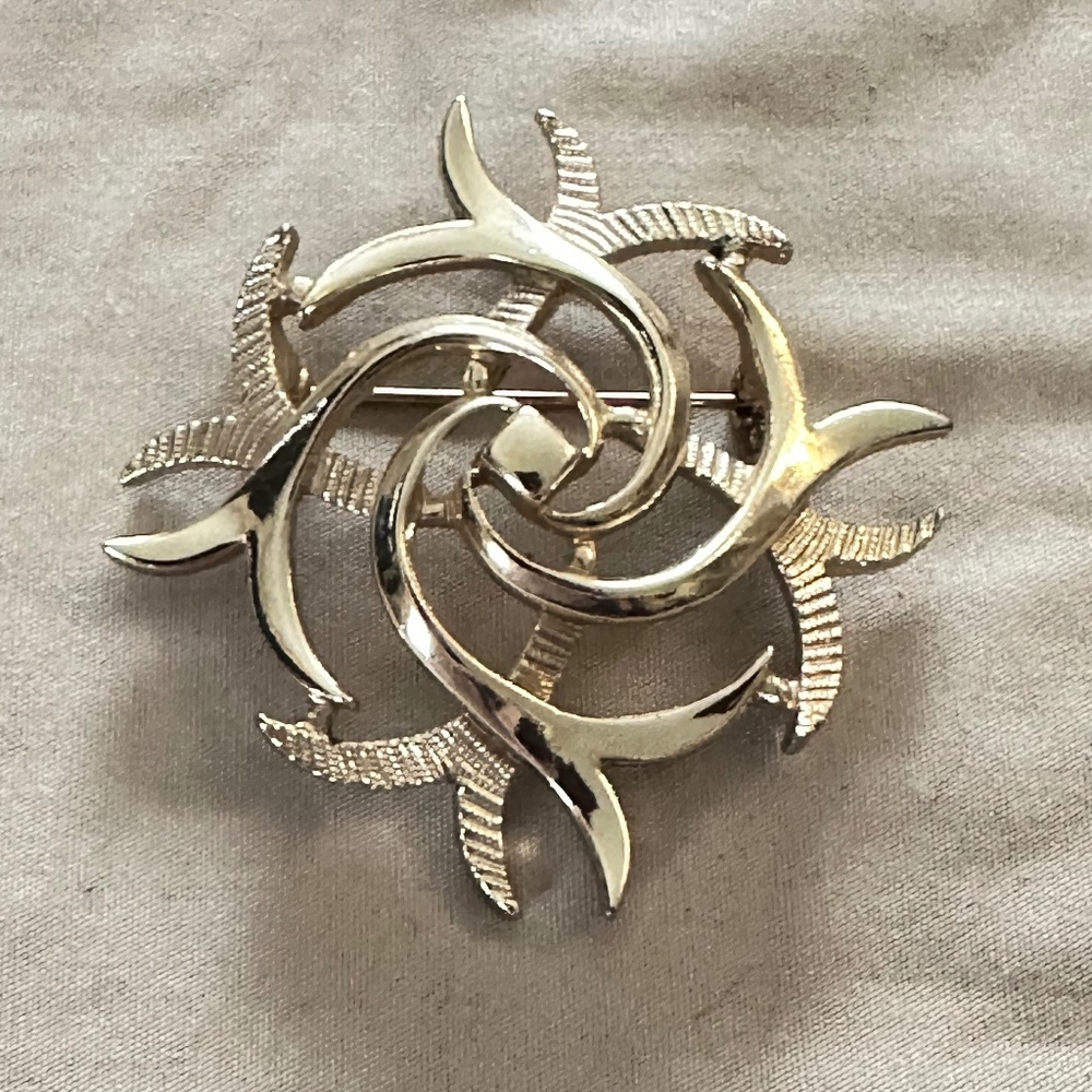 Vintage, Gold brooch/pin, abstract rose, Sarah Coventry signed